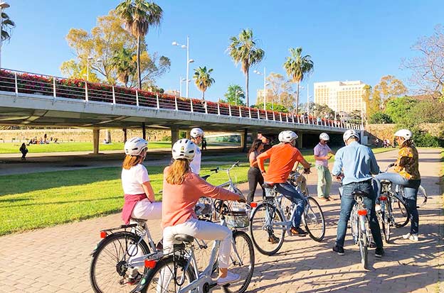 VISITAR VALENCIA EN BICICLETA - Rent a Bike Valencia alquilar una bicicleta en valencia VISITA VALENCIA rio turia puente las flores